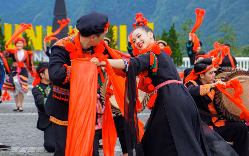 Lên Fansipan “chứng kiến” chuyện tình Tây Bắc giữa chàng Đỗ và nàng Quyên