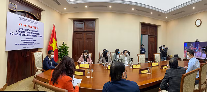 Đại diện lãnh đạo Bộ Văn hóa, Thể thao và Du lịch tham dự lễ khai mạc trực tuyến.