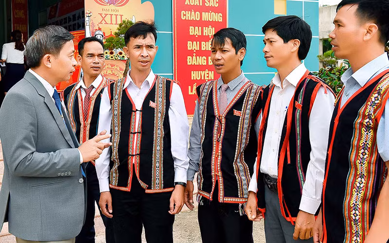 Các đại biểu là đảng viên người dân tộc thiểu số dự Đại hội Đảng bộ huyện Mang Yang (Gia Lai) nhiệm kỳ 2020-2025. (Ảnh ĐỨC THỤY)