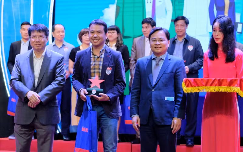 Tri ân 21 tập thể và 105 cá nhân tuyến đầu chống dịch Covid-19.
