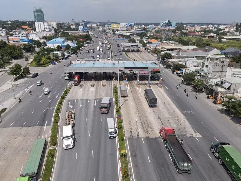 Kể từ 13 giờ 30 phút ngày 24-8, Trạm thu phí BOT cầu Đồng Nai tạm dừng thu phí.