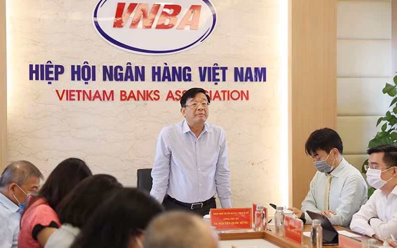 Hiệp hội Ngân hàng họp với các thành viên về việc giảm lãi suất.