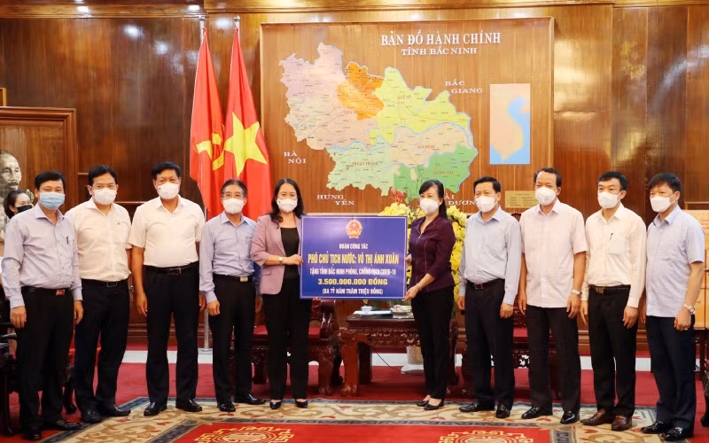 Phó Chủ tịch nước Võ Thị Ánh Xuân thăm và tặng quà Bắc Ninh
