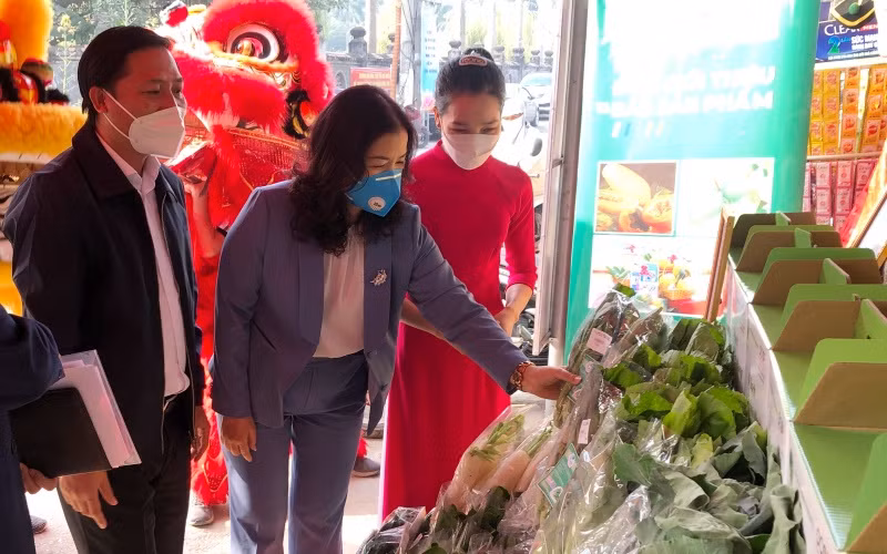Khai trương điểm giới thiệu và bán sản phẩm OCOP tại huyện Mê Linh -0