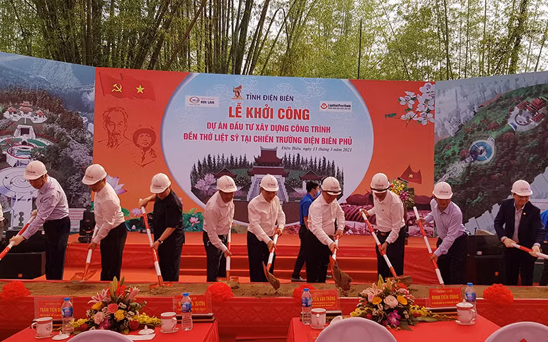 Đồng chí Đinh Tiến Dũng và lãnh đạo tỉnh Điện Biên động thổ khởi công công trình.