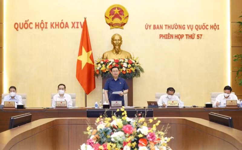 Chủ tịch Quốc hội Vương Đình Huệ phát biểu khai mạc tại một phiên họp của Ủy ban Thường vụ Quốc hội. (Ảnh TTXVN)