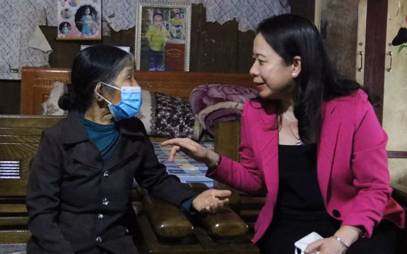Phó Chủ tịch nước Võ Thị Ánh Xuân thăm, tặng quà người dân miền núi Nam Trà My -0