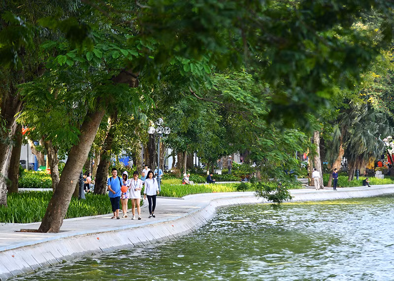Hồ Hoàn Kiếm “thay” áo mới -0