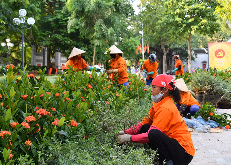 Hồ Hoàn Kiếm “thay” áo mới -0