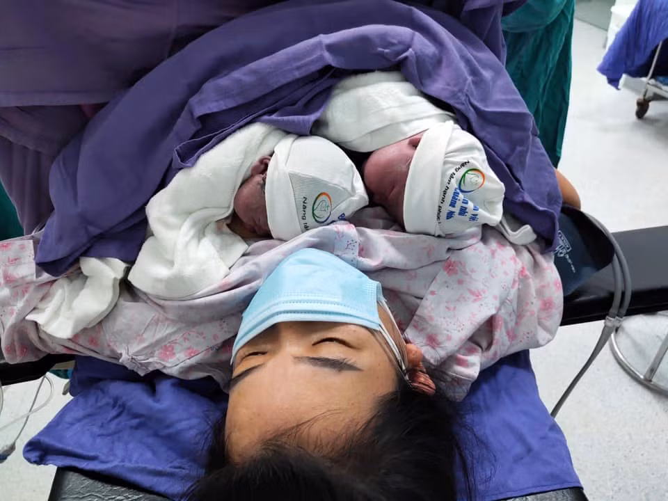 Nhiều em bé chào đời an toàn trong khu cách ly dù mẹ mắc Covid-19.