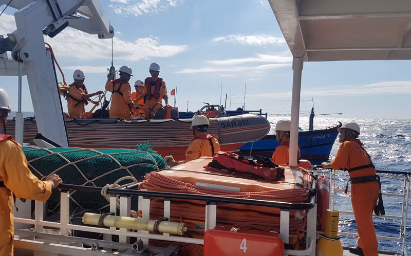 Thuyền viên được cấp cứu kịp thời.