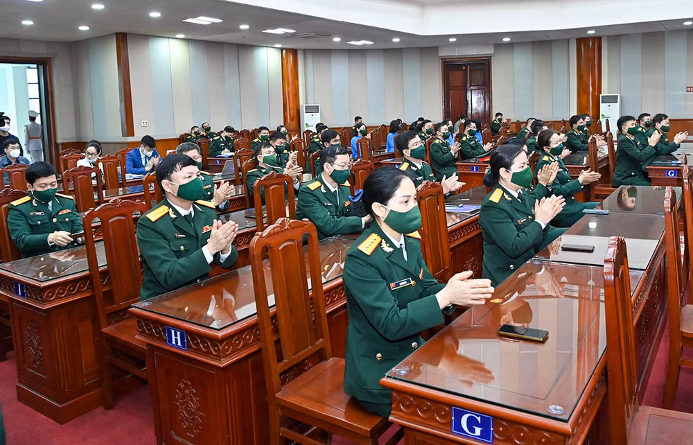 Chủ tịch Quốc hội Vương Đình Huệ thăm, chúc Tết lực lượng vũ trang tại Hà Nội -1
