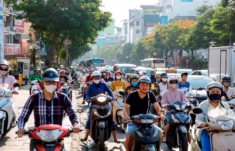 Cảnh ùn tắc, lộn xộn trên hai cây cầu huyết mạch ở Hà Nội -0