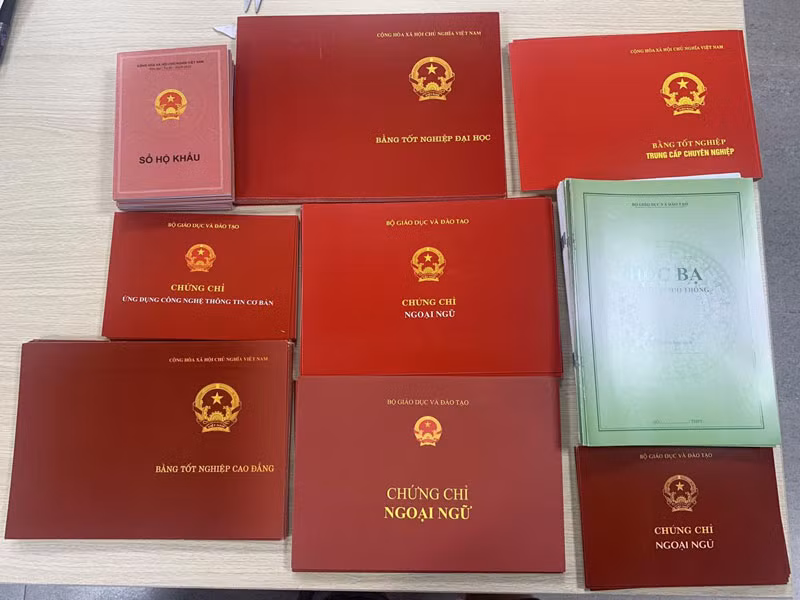 Số giấy tờ giả bị Cơ quan công an thu giữ.