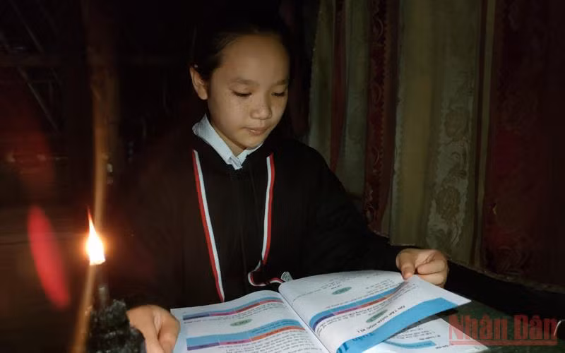 Sớm hoàn thành công trình điện cho các thôn vùng cao xã Phường Tiến -0