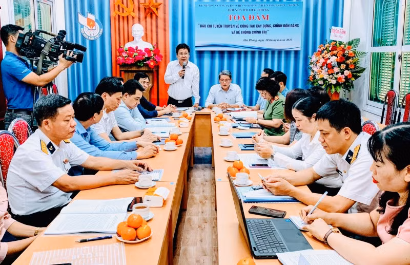 Quang cảnh tọa đàm.