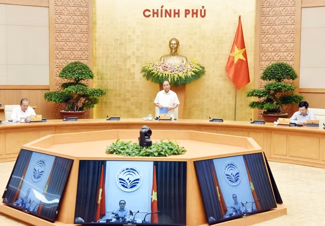 Thủ tướng Nguyễn Xuân Phúc phát biểu tại cuộc họp. Ảnh: TRẦN HẢI