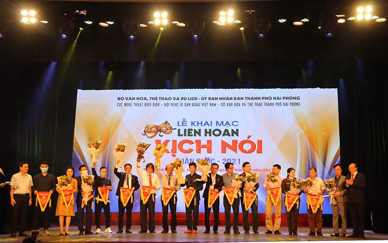 Tại lễ khai mạc. 