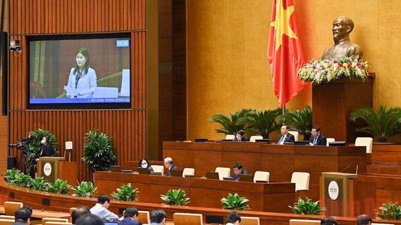 Quang cảnh phiên thảo luận trực tuyến ngày 27/10 của Quốc hội. Ảnh: LINH NGUYÊN
