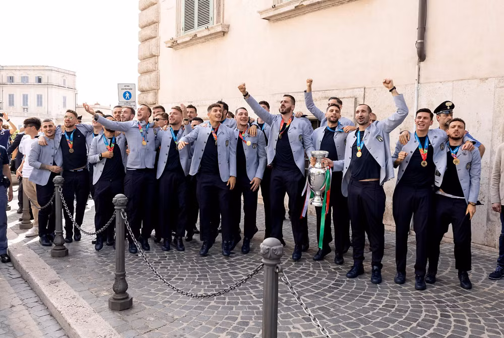 Biển người ăn mừng chức vô địch EURO 2020 cùng đội tuyển Italia -0