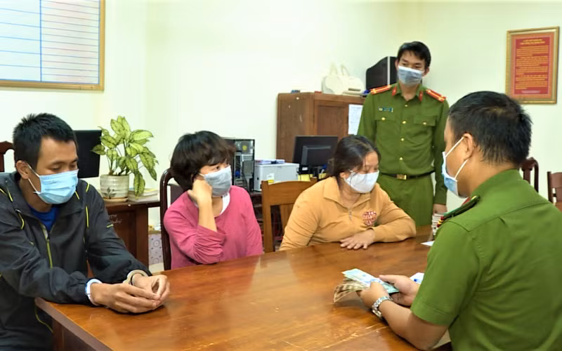 Các đối tượng bị bắt tại cơ quan Công an TP Buôn Ma Thuột.