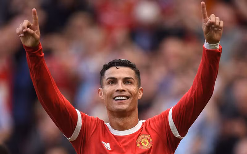 Cristiano Ronaldo tỏa sáng với cú đúp ngay trận ra mắt MU.