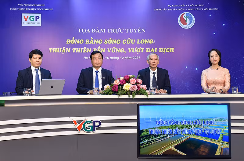 Các nhà quản lý, chuyên gia phân tích cụ thể về các mô hình chuyển đổi, những giải pháp căn cơ phát triển vùng đồng bằng sông Cửu Long thích ứng với biến đổi khí hậu. (Ảnh: VGP/Nhật Bắc)