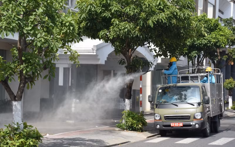 Đà Nẵng phong tỏa, phun khử khuẩn toàn bộ khu vực liên quan quán bar New Phương Đông -0