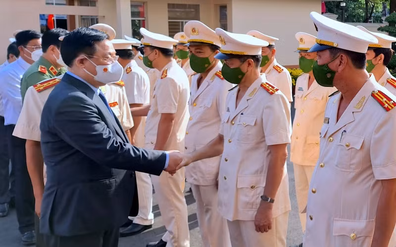 Chủ tịch Quốc hội chúc Tết lực lượng Công an, tuyến đầu chống dịch Cà Mau -0