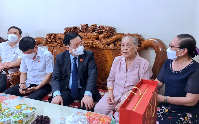 Chủ tịch Quốc hội chúc Tết lực lượng Công an, tuyến đầu chống dịch Cà Mau -0