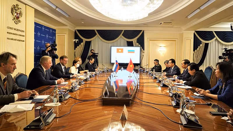 Bộ trưởng Ngoại giao Bùi Thanh Sơn gặp Phó Chủ tịch Hội đồng Liên bang Nga Konstantin Kosachev, ngày 27/9 tại thủ đô Moscow.