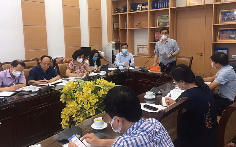 PGS, TS Lương Ngọc Khuê, Cục trưởng Cục quản lý Khám, chữa bệnh (Bộ Y tế), Phó Chủ tịch Hội đồng Y khoa quốc gia chủ trì cuộc họp.
