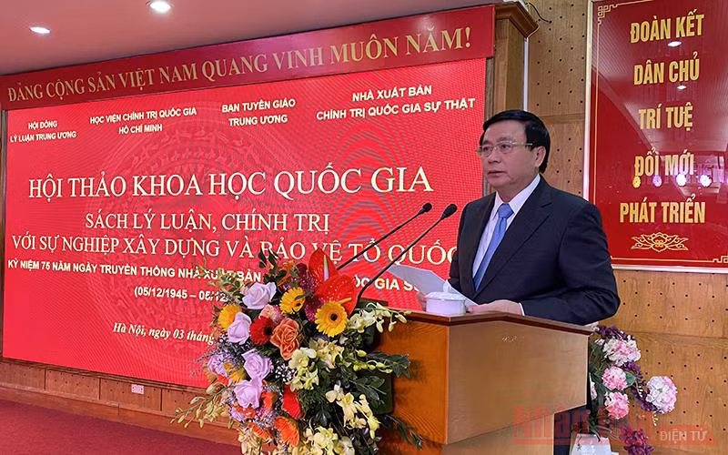 Đồng chí Nguyễn Xuân Thắng phát biểu đề dẫn. Ảnh: TRỊNH DŨNG