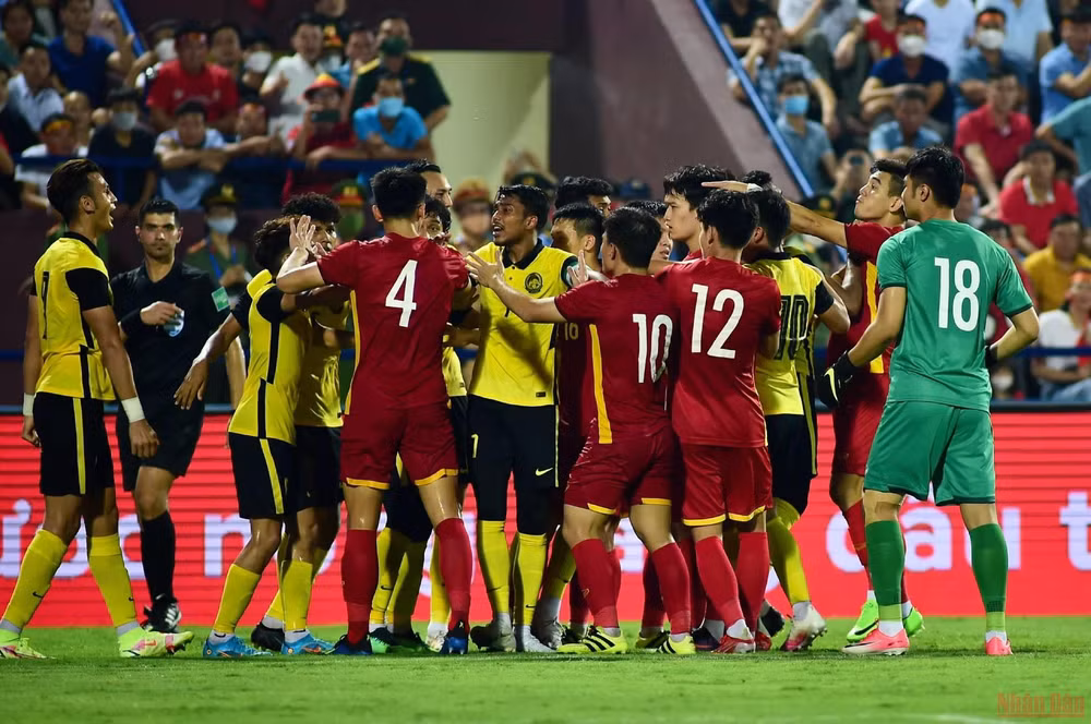 (Hiệp 2) U23 Việt Nam 0-0 U23 Malaysia: Văn Xuân rời sân bằng cáng -1