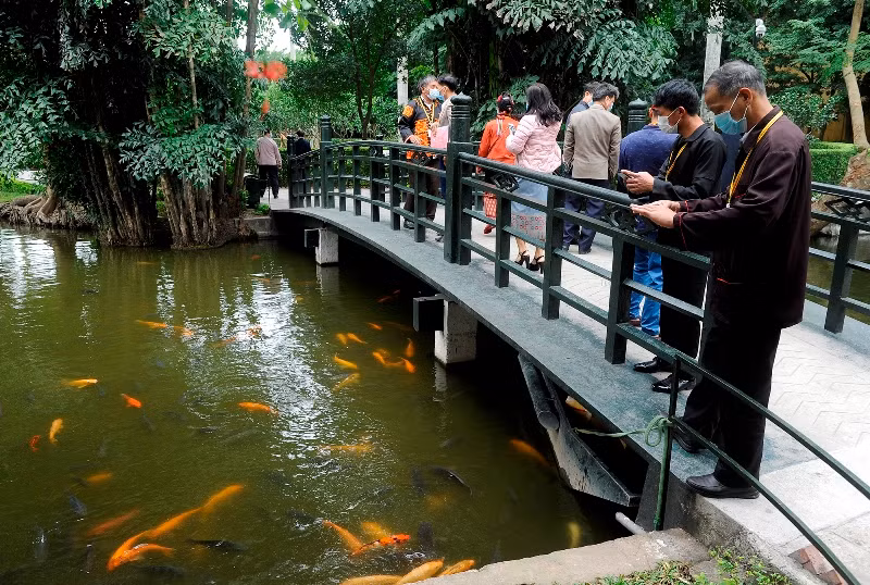 Đoàn đại biểu dự Đại hội đại biểu toàn quốc các dân tộc thiểu số Việt Nam tưởng niệm các Anh hùng liệt sĩ và vào Lăng viếng Chủ tịch Hồ Chí Minh -0