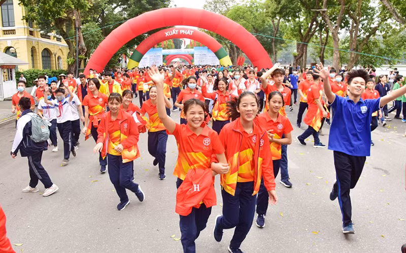 Gần 2.600 vân động viên tham hưởng ứng gia giải chạy.