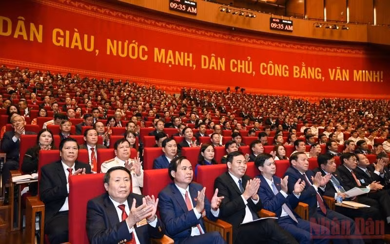 Việt Nam đang phấn đấu xây dựng là một xã hội dân giàu, nước mạnh, dân chủ, công bằng, văn minh, do nhân dân làm chủ.