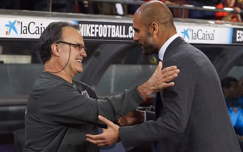 Pep Guardiola có sự ngưỡng mộ vô bờ đối với Marcelo Bielsa.