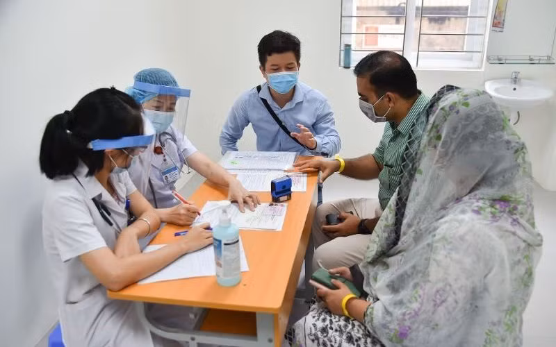 Tiêm chủng vaccine Covid-19: Không phân biệt người Việt Nam hay nước ngoài -0