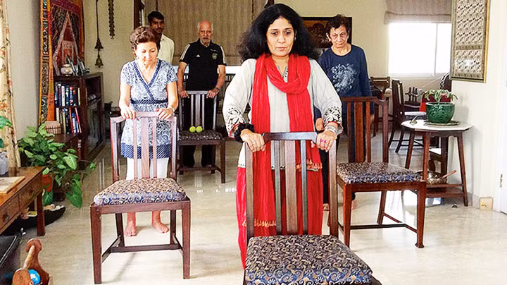 Lớp học cho các bệnh nhân Parkinson của bà Singh. Ảnh: GULF NEWS