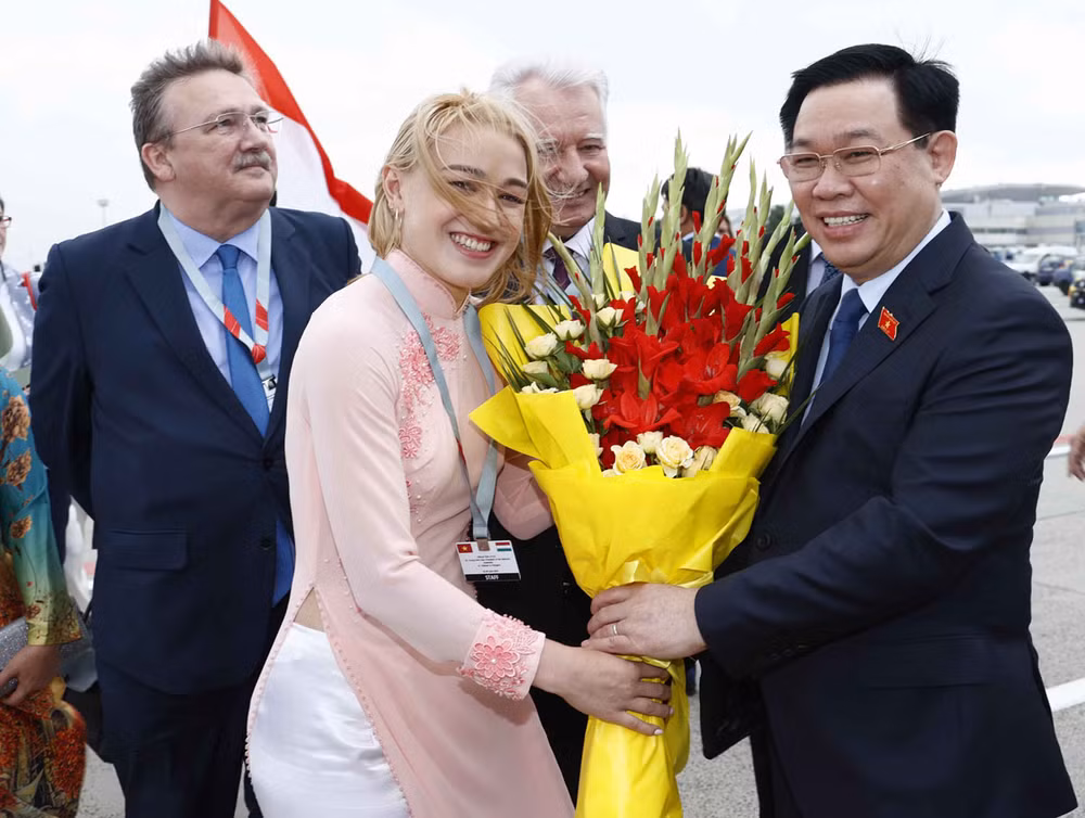 Chủ tịch Quốc hội Vương Đình Huệ thăm chính thức Hungary -0
