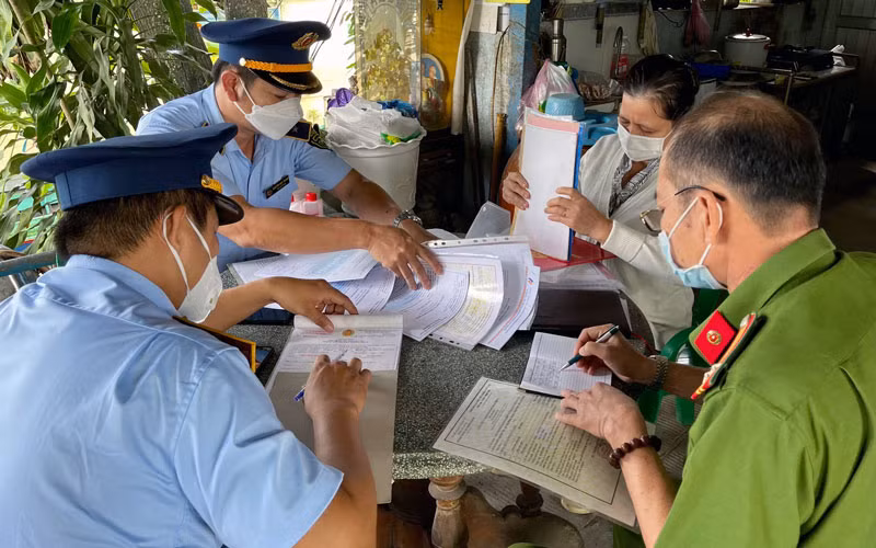 Ngăn chặn vi phạm trong kinh doanh xăng dầu -0