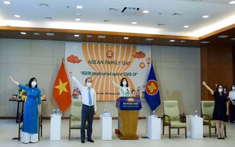 Ngày Gia đình ASEAN năm nay đã diễn ra trong không khí ấm áp, thân tình và không kém phần sôi động. (Ảnh do báo Thế giới và Việt Nam cung cấp)