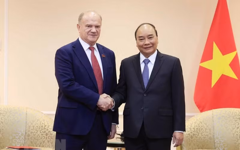 Chủ tịch nước Nguyễn Xuân Phúc tiếp Chủ tịch Đảng Cộng sản Liên bang Nga Gennady Zyuganov. (Ảnh: Thống Nhất/TTXVN)