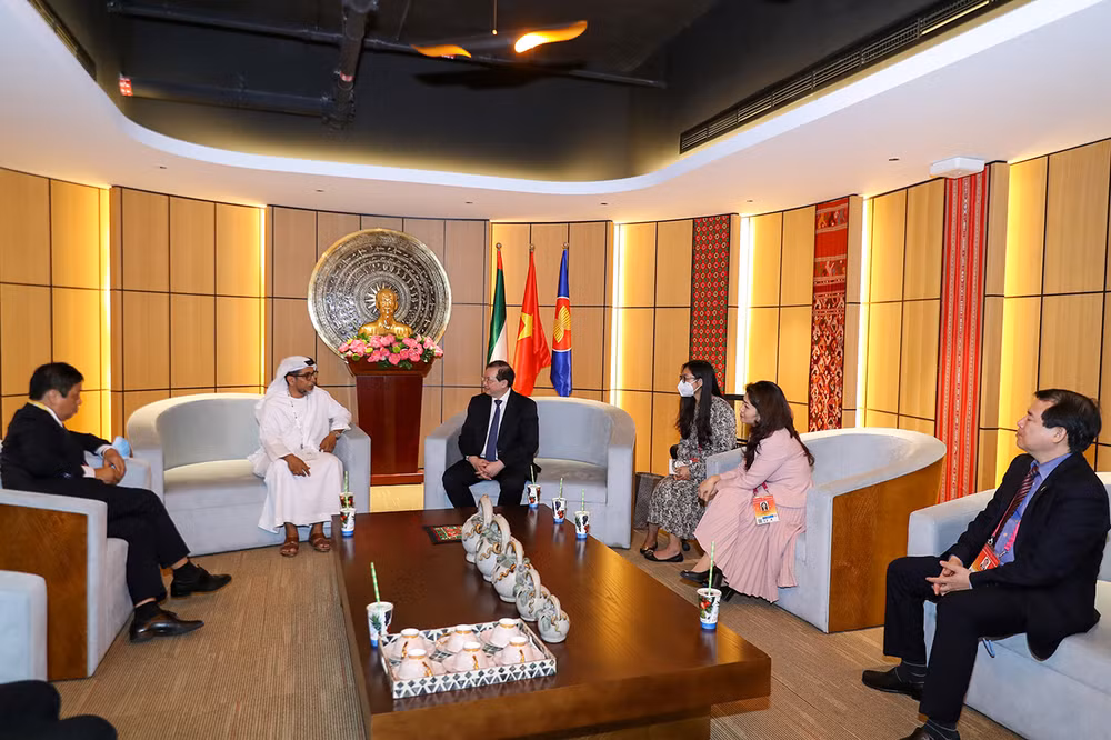Quỹ Phát triển Abu Dhabi quan tâm đầu tư vào thị trường Việt Nam -0