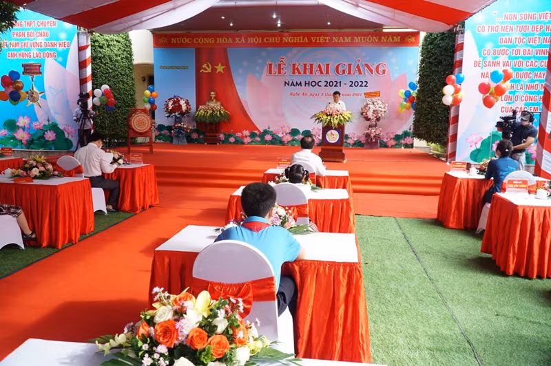 Độc đáo lễ khai giảng khó quên của học sinh cả nước trong giãn cách -0