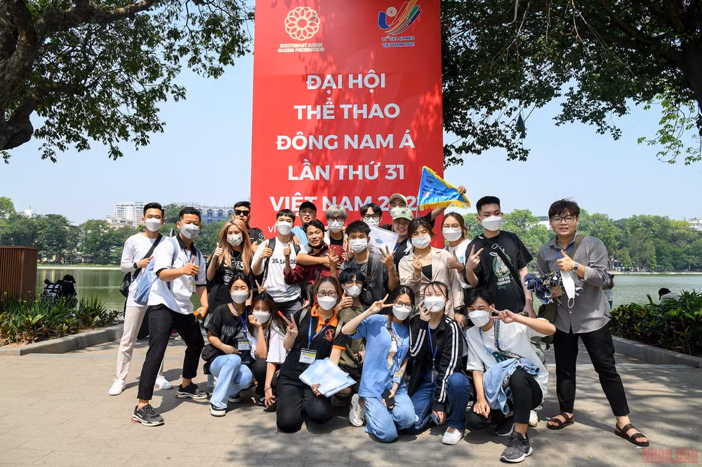 Đường phố Hà Nội trang hoàng chào đón SEA Games 31 -0