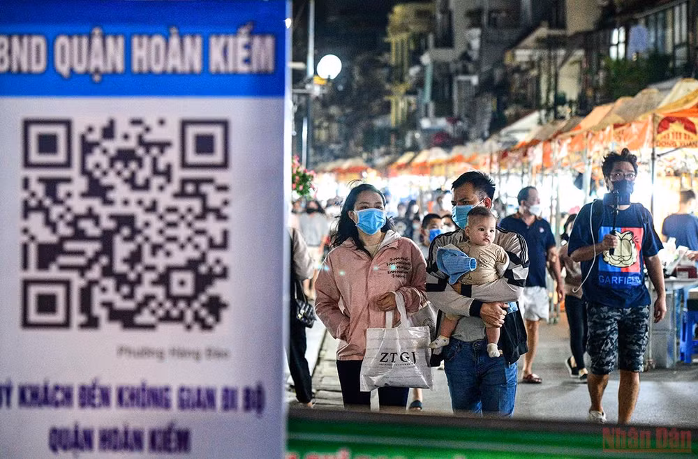 Hà Nội chính thức mở lại phố đi bộ hồ Gươm từ 18/3 -0