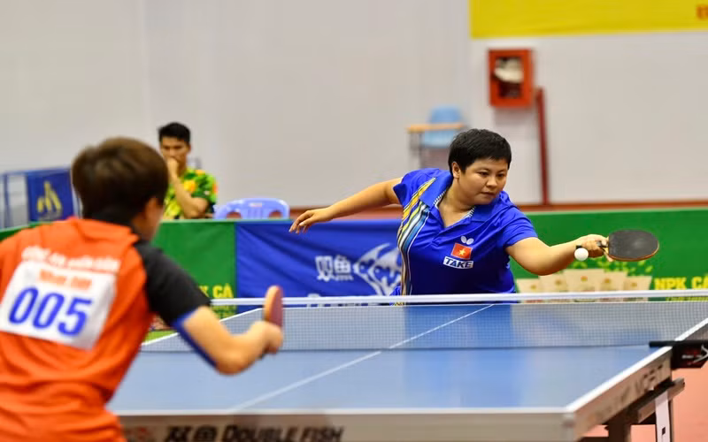 Mai Hoàng Mỹ Trang giành thắng lợi trước Phan Hoàng Tường Giang để lọt vào trận chung kết đơn nữ.