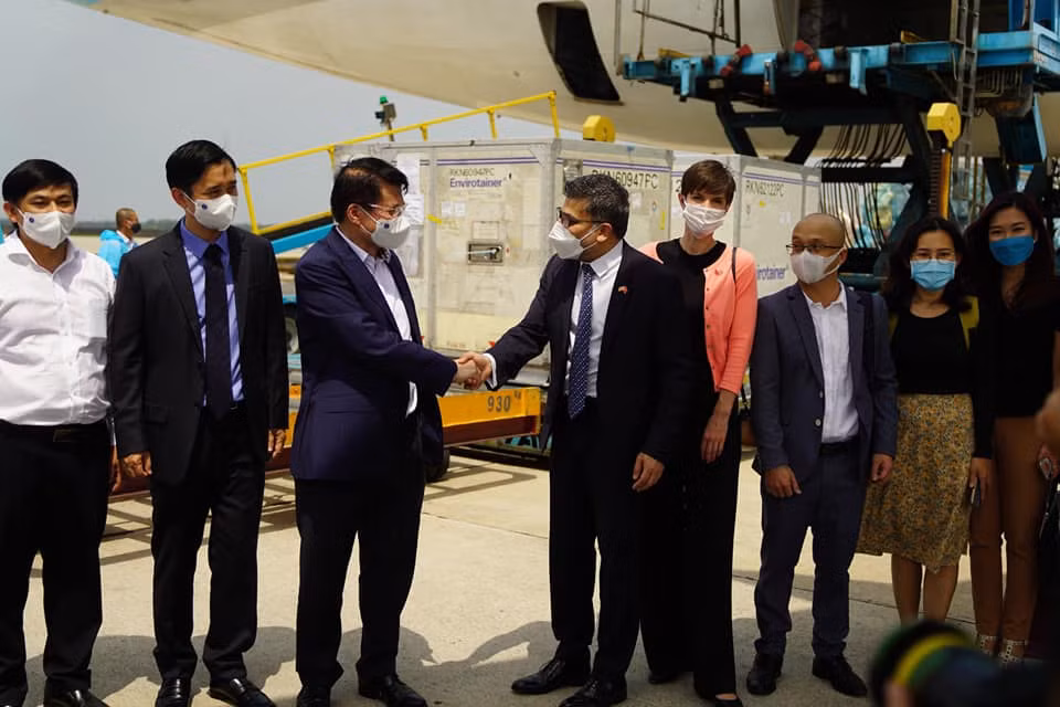 Việt Nam nỗ lực đàm phán để có vaccine về Việt Nam trong năm 2021.